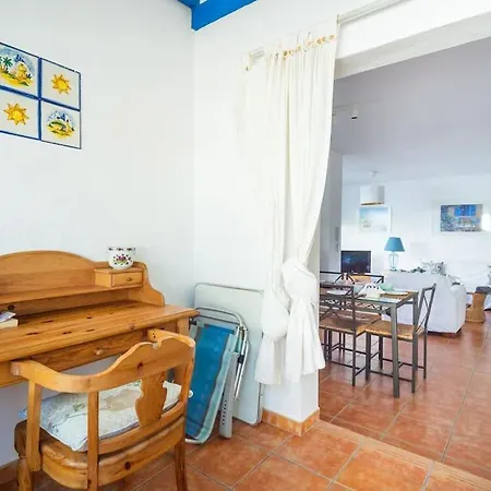 Fabulous , Wifi, Swimming Pool And Ferienhaus *