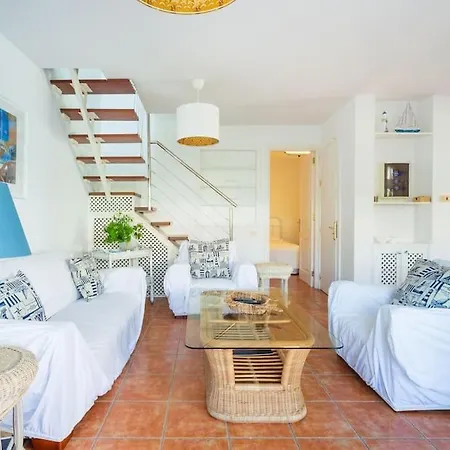 Fabulous , Wifi, Swimming Pool And Ferienhaus