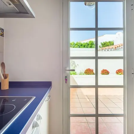 Fabulous , Wifi, Swimming Pool And Ferienhaus
