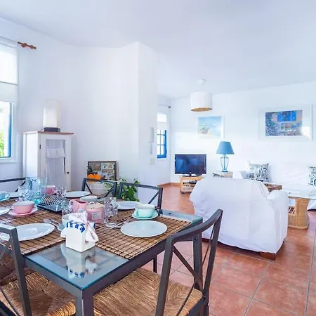 Fabulous , Wifi, Swimming Pool And Ferienhaus *